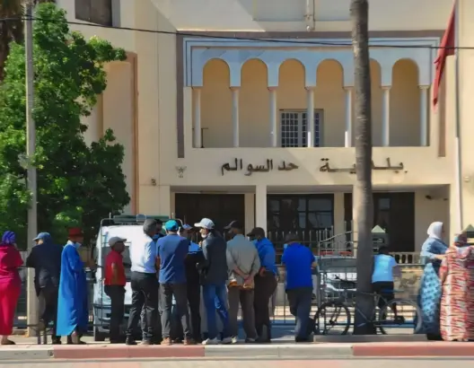 سيدتان تتنافسان على رئاسة جماعة “مول 17 مليار”