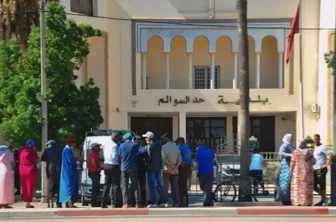 سيدتان تتنافسان على رئاسة جماعة “مول 17 مليار”