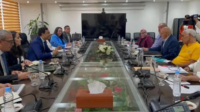 الحكومة والنقابات و”الباطرونا” تسعى لتوافق نهائي حول مضامين قانون الإضراب