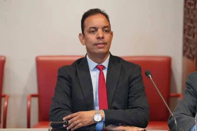 شيري يرد على شباعتو: تغيير الانتماء الحزبي قرار سياسي وصاحبه مطالب بتحمل مسؤوليته