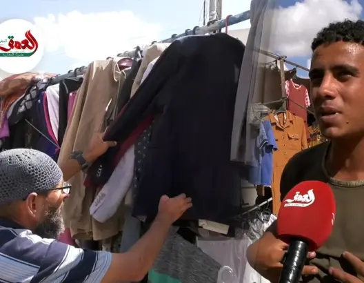 فلسطينيون بغزة يلجأون للملابس المستعملة