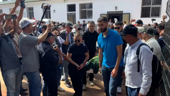 بحضور لقجع وبنعبد الله وموخاريق.. تشييع مهيب لقيدوم الإعلام الرياضي المغربي “بويميد” (صور)