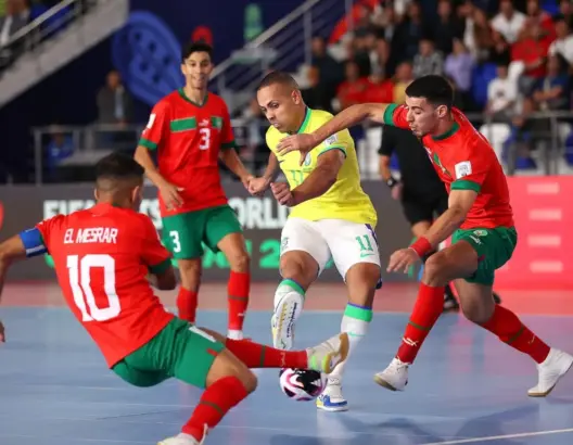 بعد الهزيمة أمام البرازيل.. أسود القاعة يودعون منافسات مونديال أوزبكستان