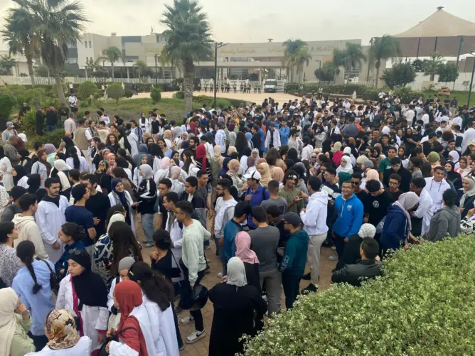 آباء طلبة الطب ينضمون إلى “حراك” أبنائهم بأكادير