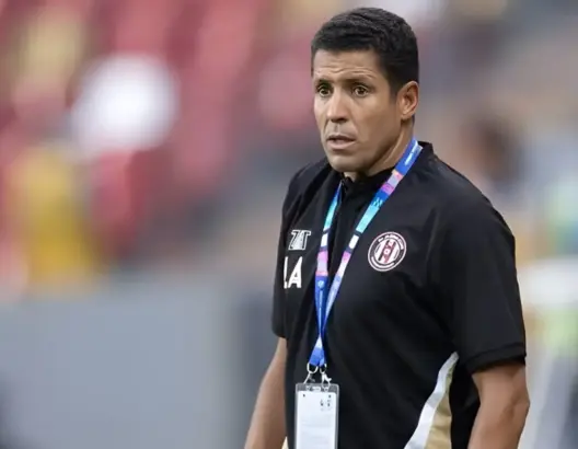 الأهلي المصري يتعاقد رسميا مع المدرب المغربي عموتة خلفا للدنماركي توروب