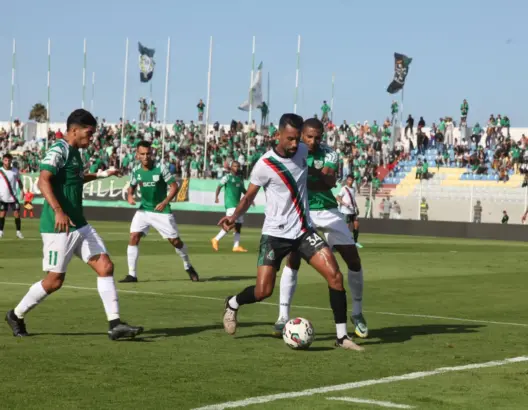 الدفاع الجديدي يلحق أول هزيمة بالجيش الملكي ويحرمه من الابتعاد في الصدارة