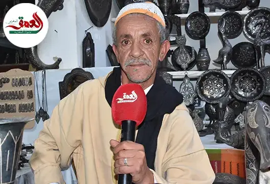 حرفي بمكناس يتحدث عدة لغات بطلاقة ويُبهر السياح