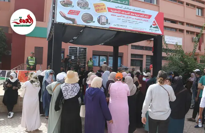 قرابة 600 أسرة .. ضحايا مشروع سكني يحتجون أمام العمران بمراكش ويشكون إغلاق الأبواب في وجوههم