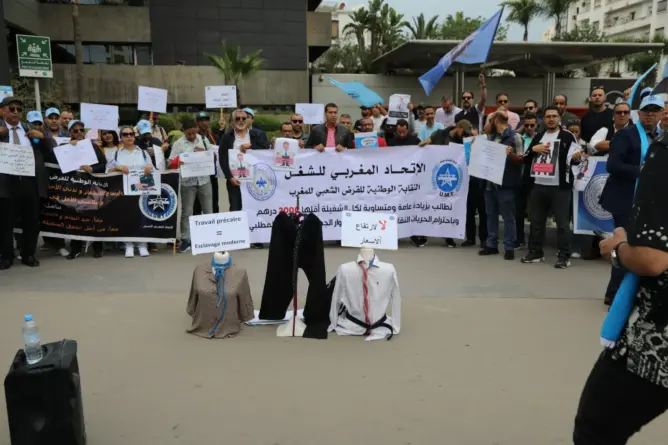 احتقان داخل البنك الشعبي.. المستخدمون يحتجون على “حياة القهر” (فيديو)