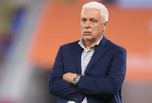 تذبذب النتائج يُشعل غضب جماهير الجيش الملكي.. هل حان وقت رحيل فيلود؟