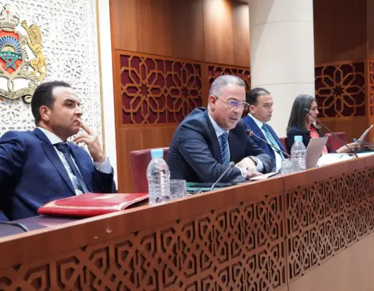 بحضور الحكومة.. مناقشة قانون الميزانية تفجر خلافا بلجنة المالية والمعارضة تهدد بالمقاطعة