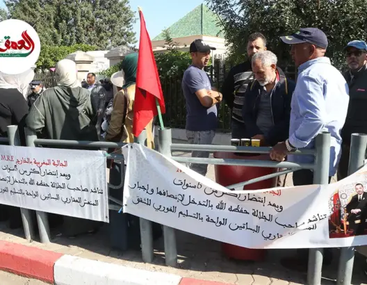 متضرورو "بساتين الواحة" بمراكش يحتجون أمام المحكمة ويطالبون المنعش العقاري بتسليم شققهم