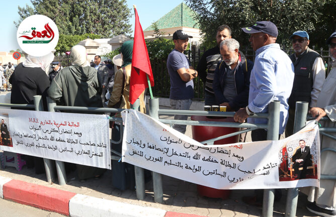 متضرورو "بساتين الواحة" بمراكش يحتجون أمام المحكمة ويطالبون المنعش العقاري بتسليم شققهم