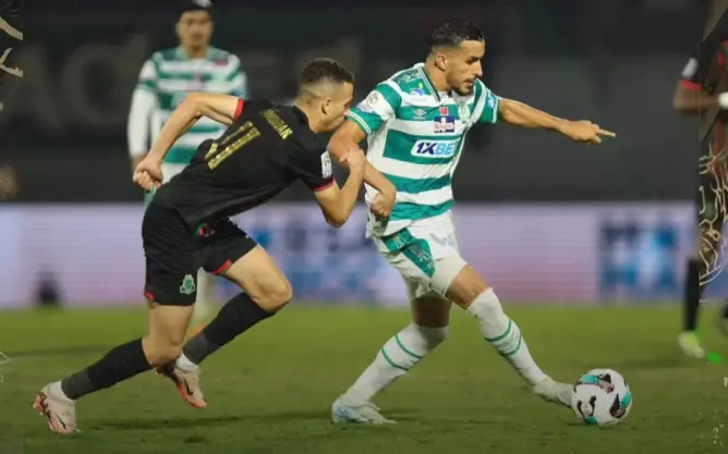 الجيش يطالب بالتحقيق في تحكيم مباراته أمام الرجاء ويتهم “الرياضية” بعدم الحياد