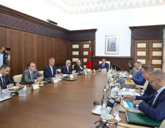 الحكومة تعلن انتقاء مشاريع استثمارية لإنتاج الهيدروجين الأخضر بالصحراء المغربية