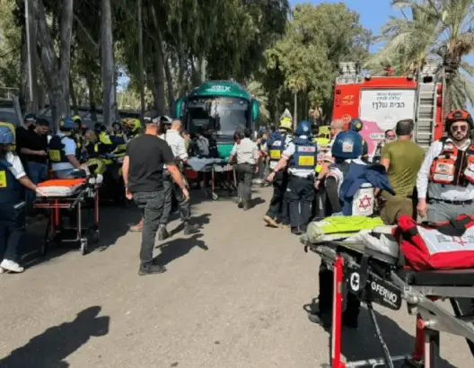 قتلى وعشرات الجرحى في عملية دهس نفذها فلسطيني شمال تل أبيب