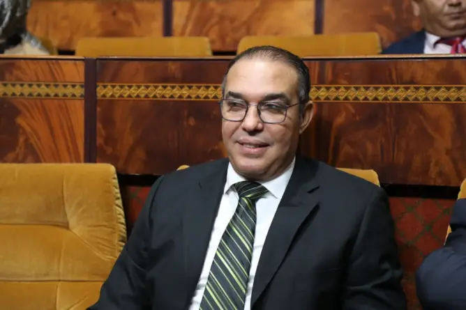 أوزين: الفاعل السياسي بالمغرب كومبارس و”مول الحوت” أصدق من الوزراء والبرلمانيين