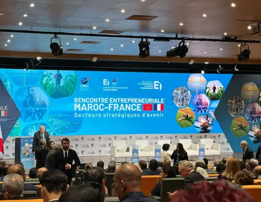 منتدى اقتصادي مغربي فرنسي .. توقيع 21 اتفاقية تعكس التزام البلدين بالتنمية المستدامة