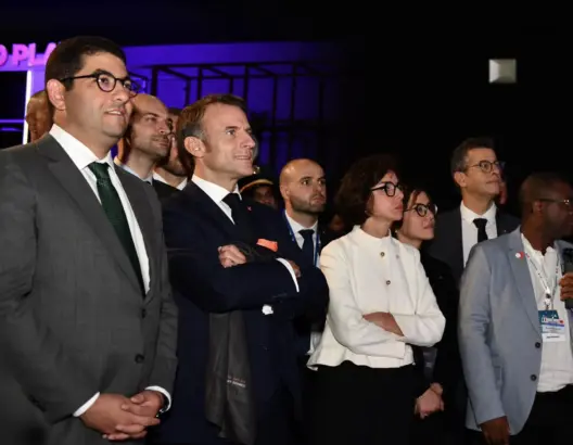 “المغرب يتألق بإفريقيا”.. هكذا غطى الإعلام الفرنسي زيارة ماكرون إلى المملكة