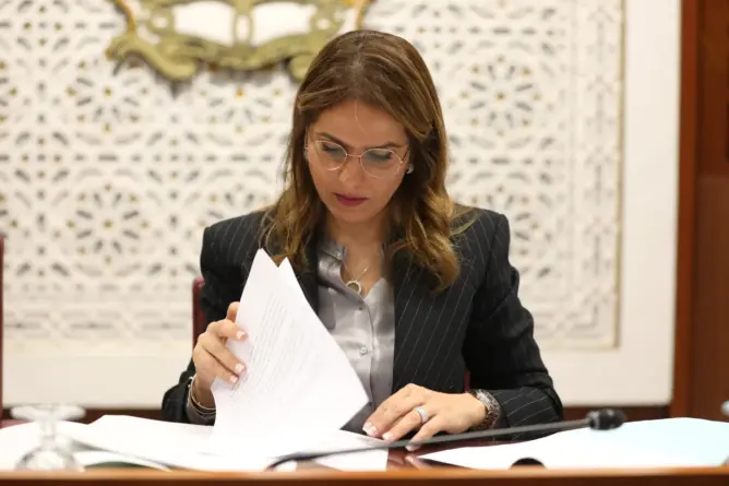 لجنة المالية تؤجل اجتماعها تحت ضغط المعارضة وسط اتهامات بـ”تهميش” طلباتها