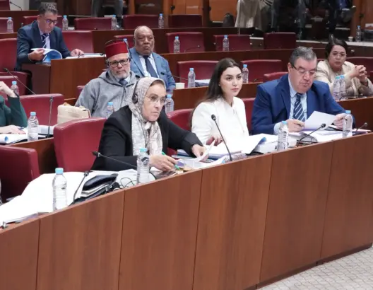 يتقاضون رواتبهم من الدولة.. برلماني “يفضح” موظفين أشباح يقيمون خارج المغرب