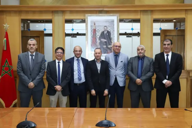 وزير الصحة يلتزم بالإبقاء على صفة الموظف العمومي.. والنقابات ترهن تصعيدها بقرار البرلمان