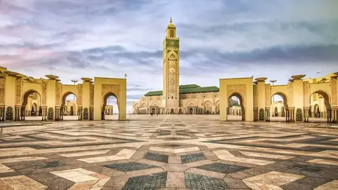 فرض رسوم تصل لـ70 درهما لزيارة مسجد الحسن الثاني يفجر غضب الزوار المغاربة (فيديو)