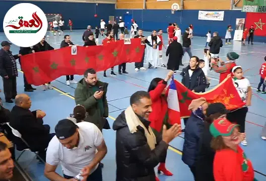 مغاربة بفرنسا يحتفلون بذكرى المسيرة الخضراء