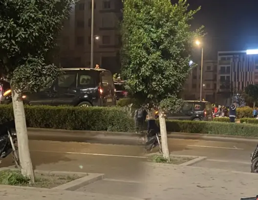سيارة تدهس 3 شبان على مسار الباصواي بالدار البيضاء