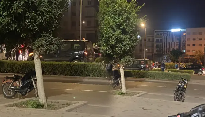 سيارة تدهس 3 شبان على مسار الباصواي بالدار البيضاء
