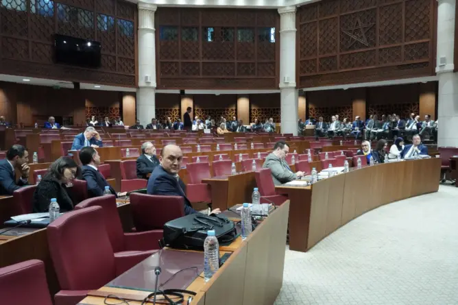 %52 من البرلمانيين تغيبوا عن مناقشة قانون المالية ومنيب والتامني تتفوقان على الأغلبية
