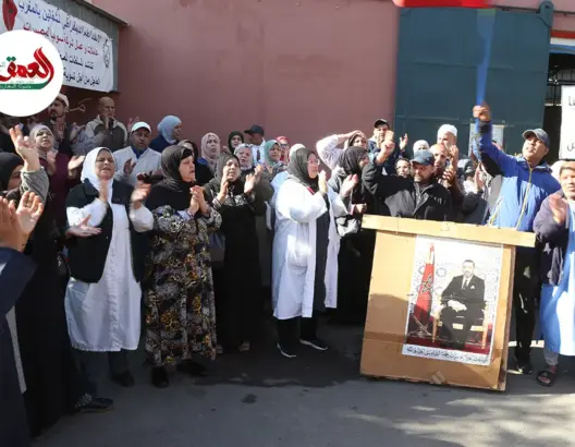 خمسة أشهر بلا أجر.. عمال "سوميا للمصبرات" يعتضمون مطالبين بحقوقهم