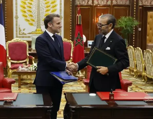 إعادة ملايين الوثائق الاستعمارية للمغرب.. هل تُثير فرنسا حفيظة العسكر الجزائري؟