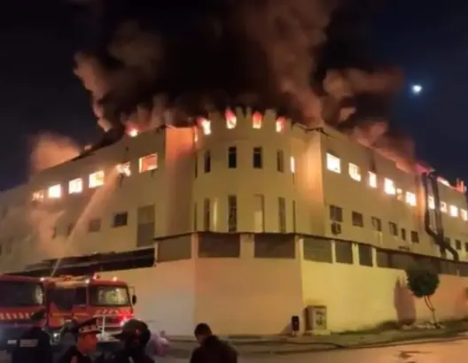 حريق ضخم يلتهم مصنعا للنسيج بطنجة (صور)
