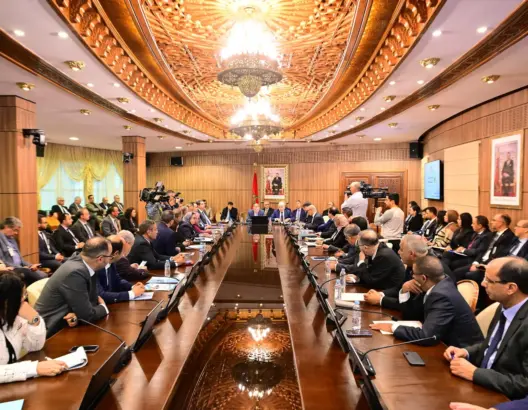 مستشارو الأغلبية: الحكومة “غير محظوظة” ويجب التصدي لدعاة التيئيس