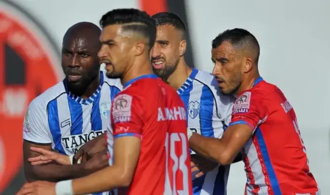 المغرب التطواني يعتذر عن تصرفات لاعبيه بديربي الشمال
