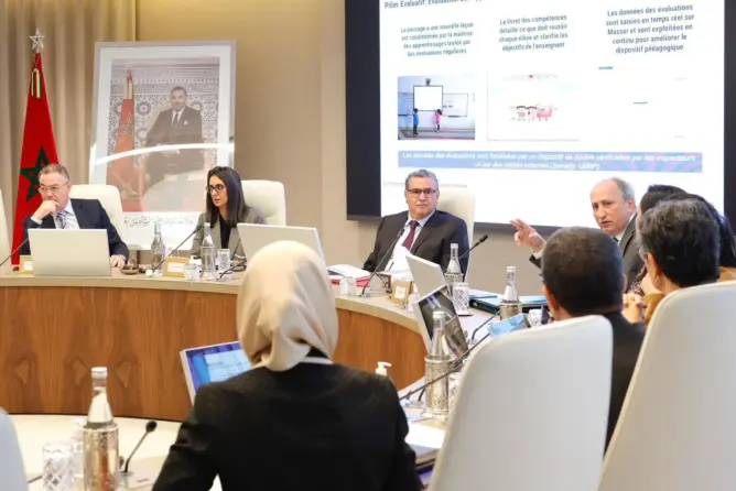 “تعطيل” لجنة إصلاح التعليم يثير الجدل..والحكومة تتمسك بتنزيل خارطة الطريق