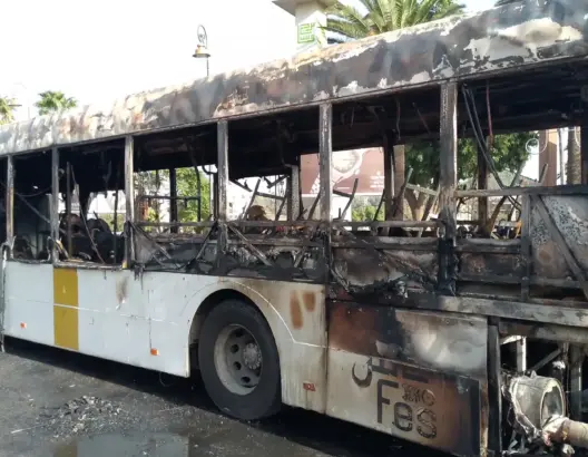 احتراق حافلة بفاس تجر وزير الداخلية إلى المساءلة