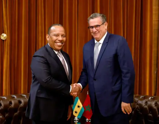 عقد رئيس الحكومة، عزيز أخنوش، أمس الخميس بالدار البيضاء، مباحثات ثنائية مع الوزير الأول لجمهورية ساو تومي وبرينسيب الديمقراطية، باتريس إيمري تروفوادا، تناولت سبل تعزيز علاقات الصداقة والتعاون بين البلدين.