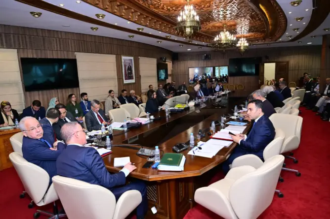 تعديلات برلمانية تطالب بزيادة ضرائب شركات المحروقات وإعفاء معاشات المتقاعدين