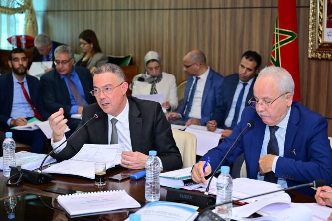 لجنة المالية بالمستشارين تصادق بالأغلبية على الجزء الأول من مشروع مالية 2025