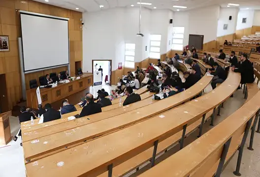 المجلس الأعلى للتعليم يؤيد تقسيم الجامعات ويحذر من إصلاح يقتصر على الجانب المجالي