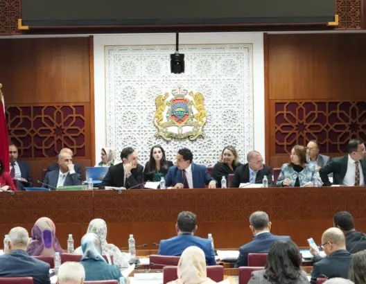 صيغة توافقية تنهي جدلا برلمانيا حادا حول “ديباجة” قانون الإضراب
