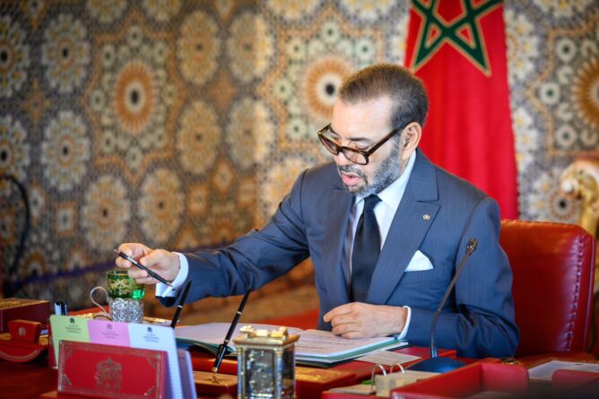 الملك يترأس مجلسا وزاريا