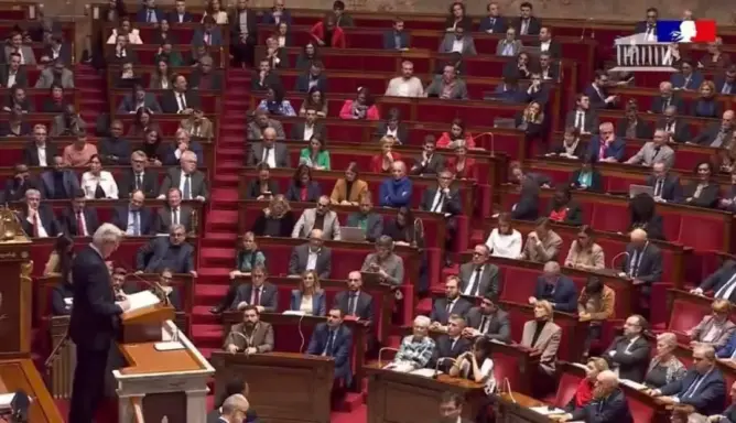 عاجل.. البرلمان الفرنسي يسحب الثقة من حكومة ميشال بارنييه