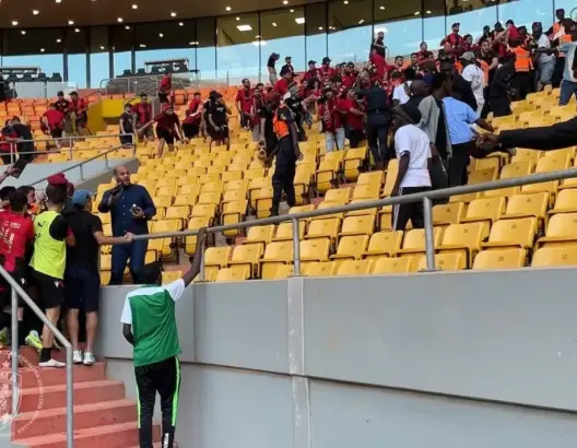 الكاف يفتح تحقيقا في أحداث شغب مباراة اتحاد العاصمة وجاراف السنغالي