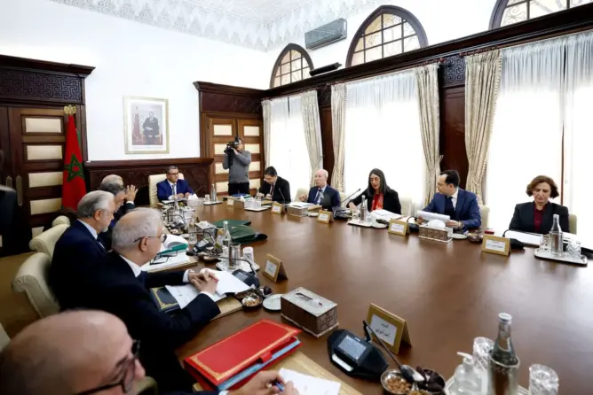 الحكومة تصادق على سياسة مساهماتية جديدة وإحداث منطقة حرة بسوس ماسة