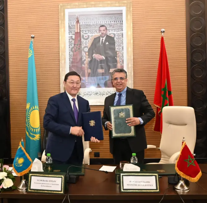 المغرب وكازاخستان يوقعان اتفاقيات لتعزيز التعاون القضائي الدولي في الميدان الجنائي (فيديو)