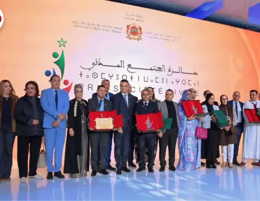 تتويج الفائزين بجائزة المجتمع المدني