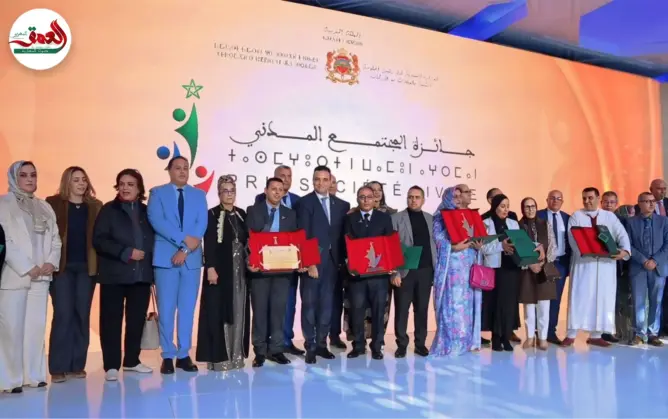 تتويج الفائزين بجائزة المجتمع المدني
